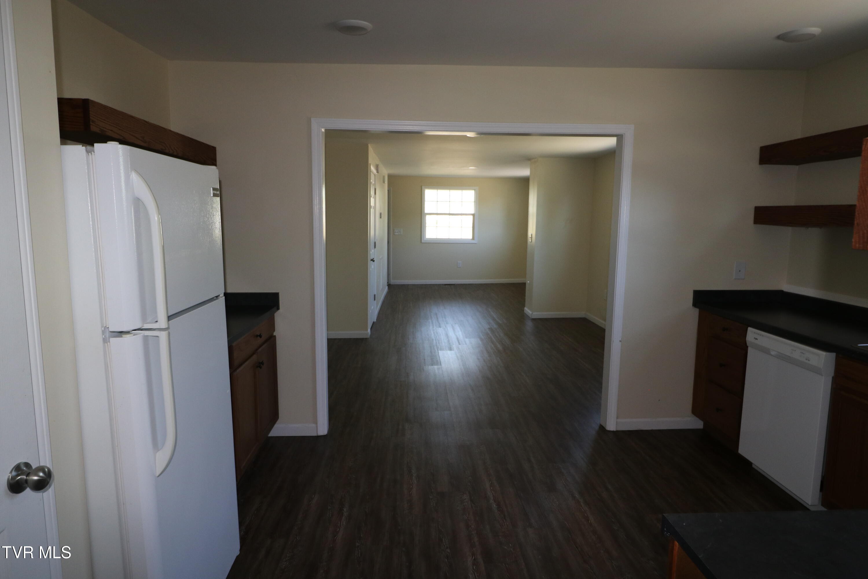 833 Dale Street, Unit 1 Kingsport, TN 37660 - Photo 7 of 17 IMG_2087