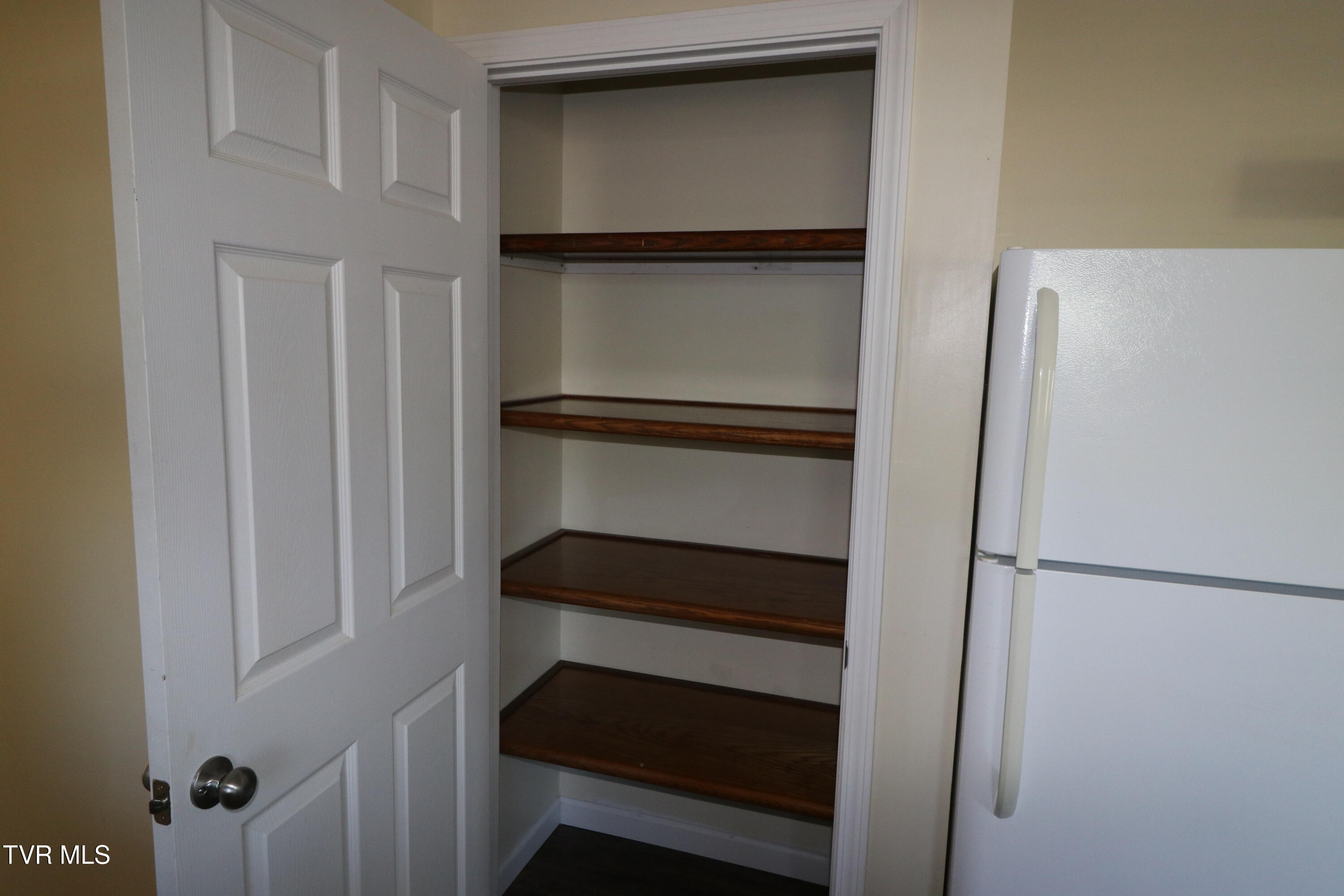 833 Dale Street, Unit 1 Kingsport, TN 37660 - Photo 9 of 17 IMG_2086