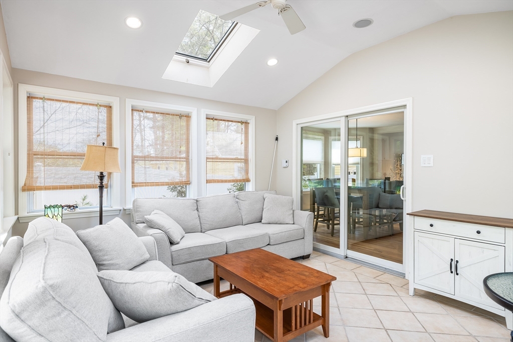 23 Warren Street Upton, MA 01568 - Photo 14 of 38