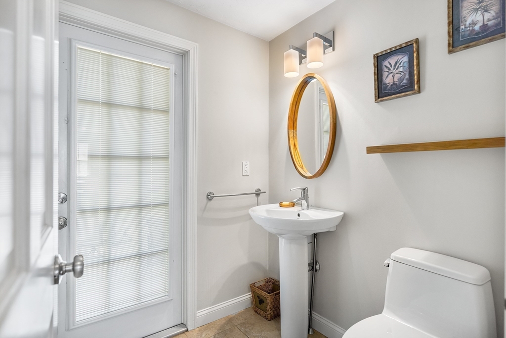 23 Warren Street Upton, MA 01568 - Photo 18 of 38