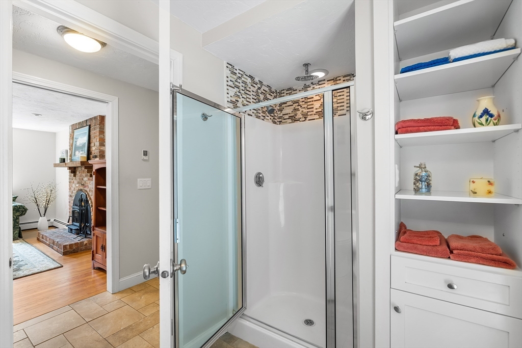 23 Warren Street Upton, MA 01568 - Photo 19 of 38