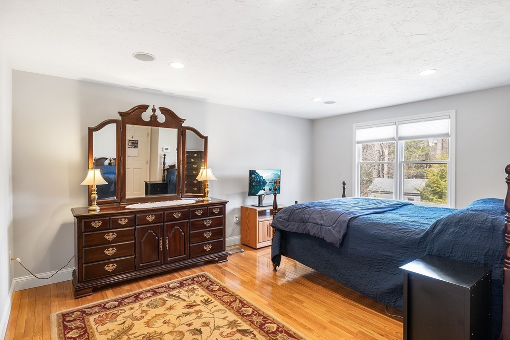 23 Warren Street Upton, MA 01568 - Photo 20 of 38