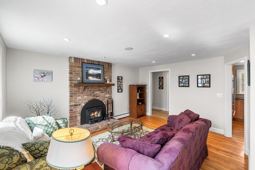 23 Warren Street Upton, MA 01568 - Photo 3 of 38