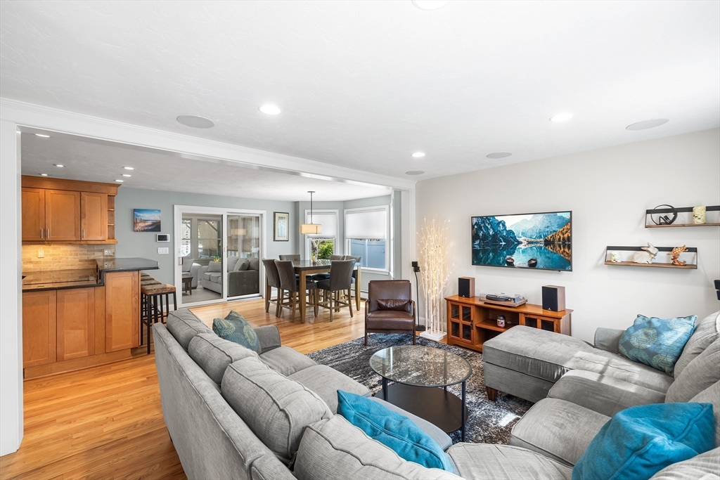 23 Warren Street Upton, MA 01568 - Photo 5 of 38