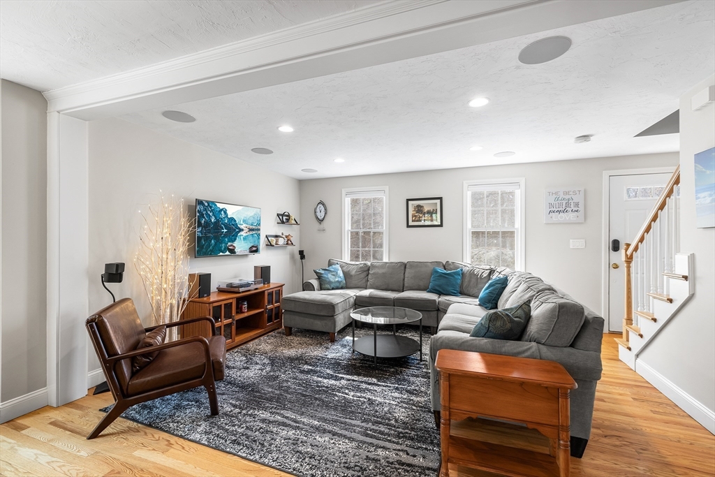 23 Warren Street Upton, MA 01568 - Photo 6 of 38