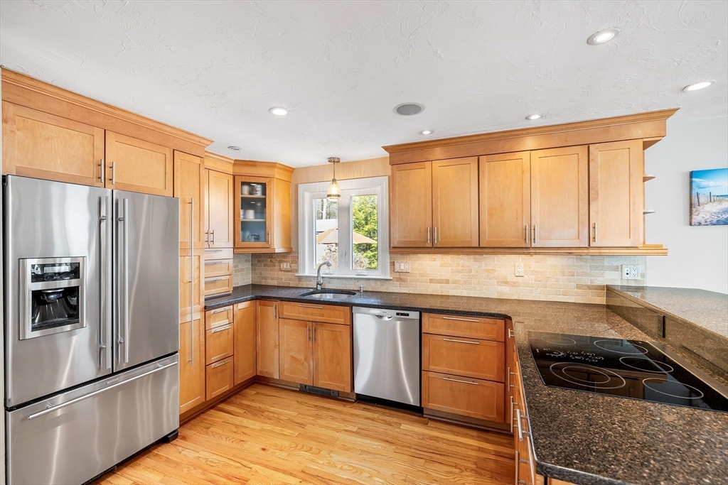 23 Warren Street Upton, MA 01568 - Photo 8 of 38