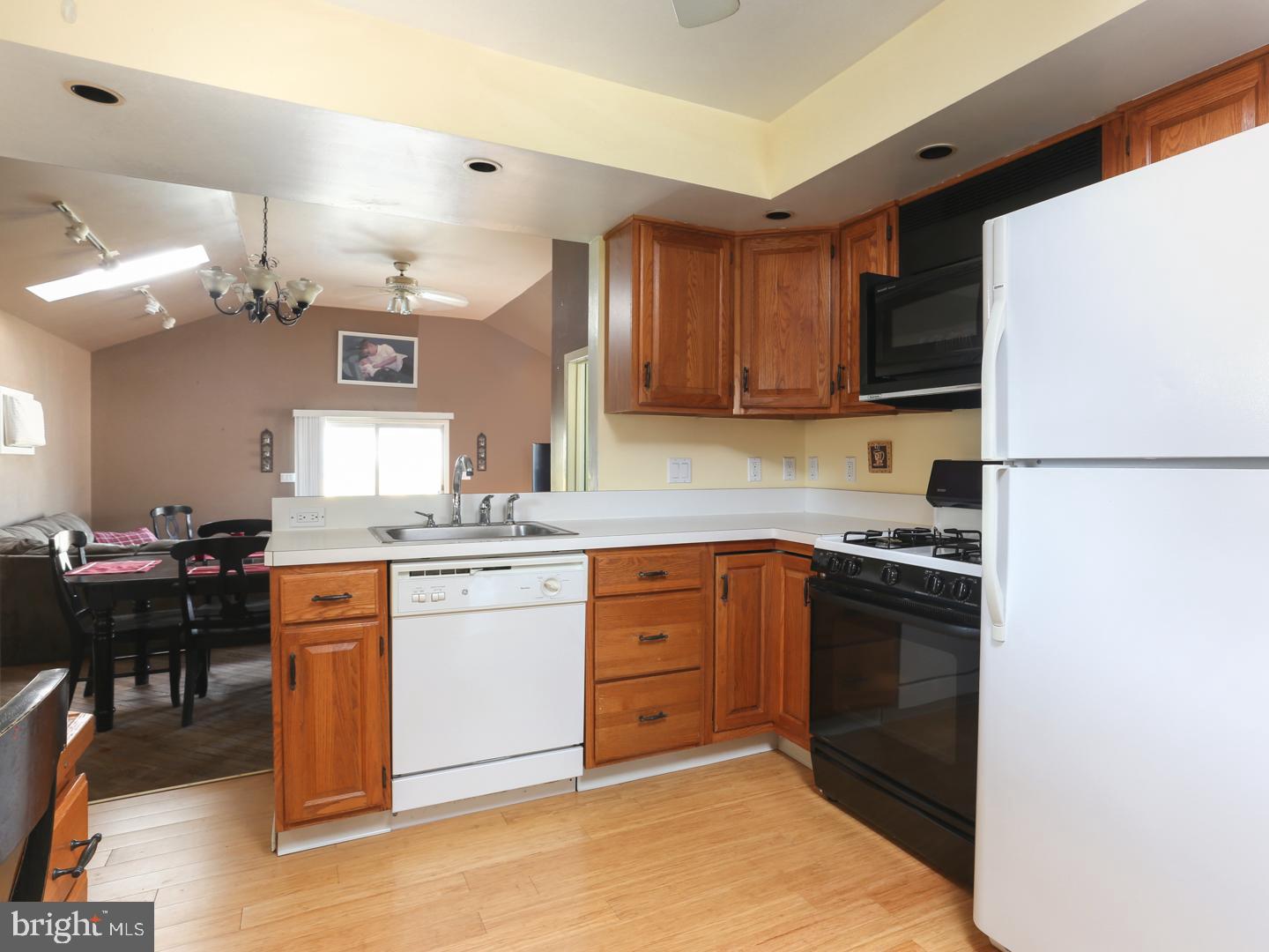 17 Sun Valley Road Hamilton, NJ 08690 - Photo 9 of 32