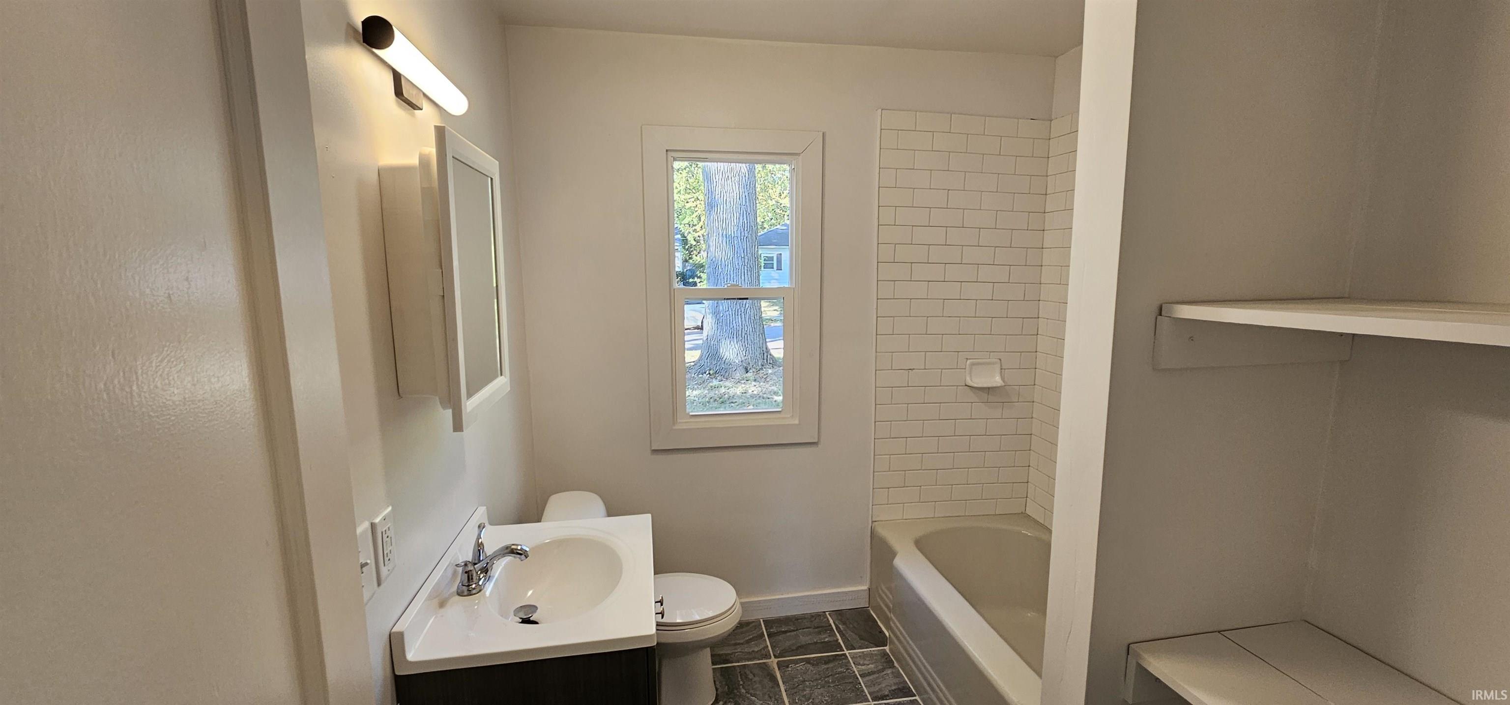 4423 Bowser Avenue Fort Wayne, IN 46806 - Photo 3 of 35