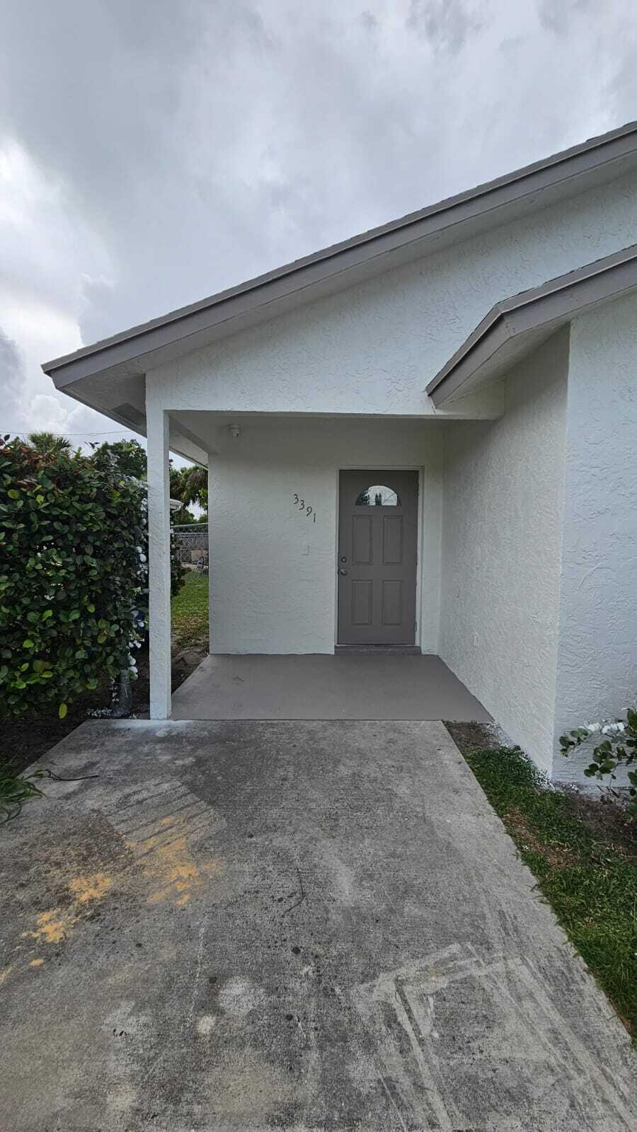 3391 Avenue South Riviera Beach, FL 33404 - Photo 4 of 16 front view of a house with a yard