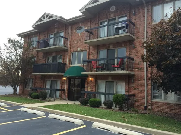 $1,950 | 5627 107th Street, Unit 2E, Chicago Ridge, IL 60415