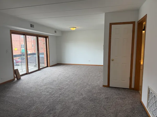 $1,950 | 5627 107th Street, Unit 2E, Chicago Ridge, IL 60415