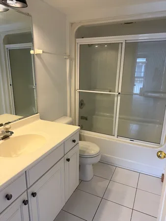 $1,950 | 5627 107th Street, Unit 2E, Chicago Ridge, IL 60415