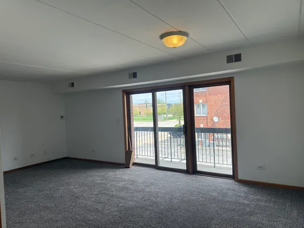 $1,950 | 5627 107th Street, Unit 2E, Chicago Ridge, IL 60415