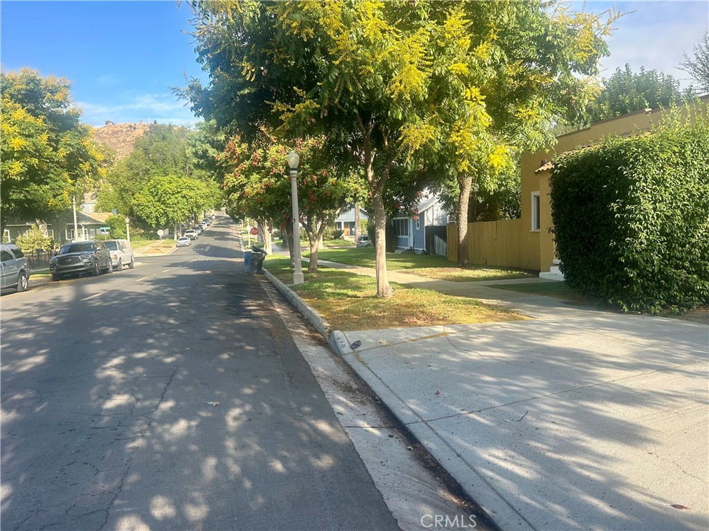 4096 Pine Street Riverside, CA 92501 - Photo 7 of 10 a view of a yard with plants and trees