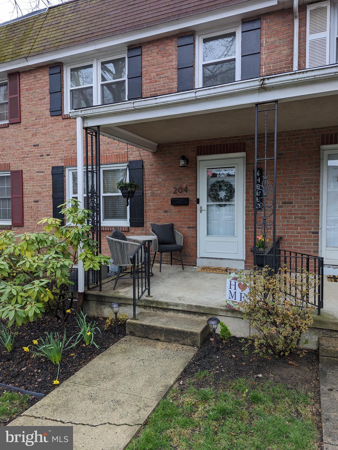 204 Sycamore Road Reading, PA 19611 - Photo 2 of 23 Front Porch