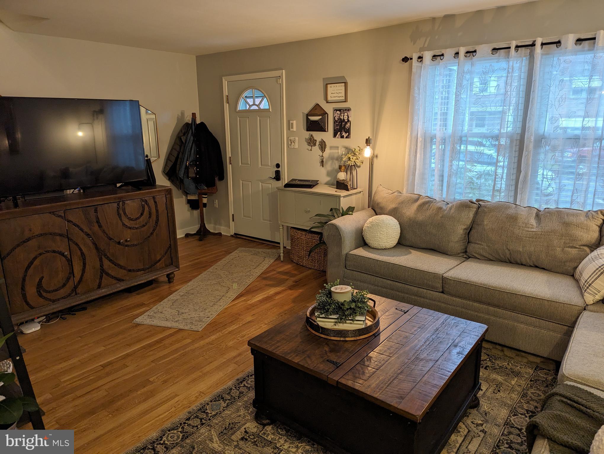 204 Sycamore Road Reading, PA 19611 - Photo 3 of 23 Living Room