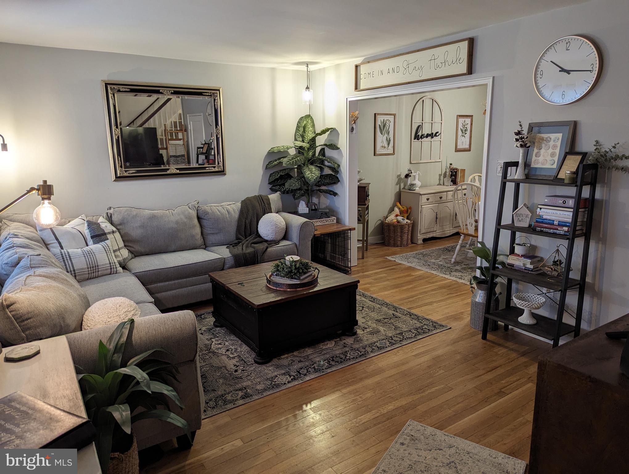 204 Sycamore Road Reading, PA 19611 - Photo 5 of 23 Living Room
