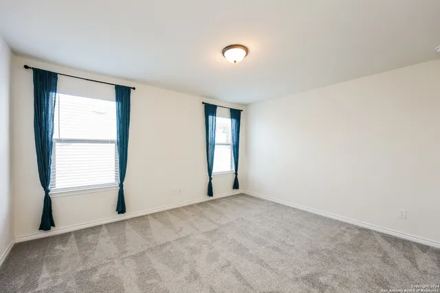 $2,700 | 5122 Roble Grande, San Antonio, TX 78261