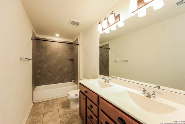 $2,700 | 5122 Roble Grande, San Antonio, TX 78261