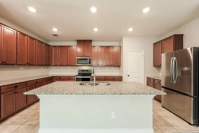 $2,700 | 5122 Roble Grande, San Antonio, TX 78261