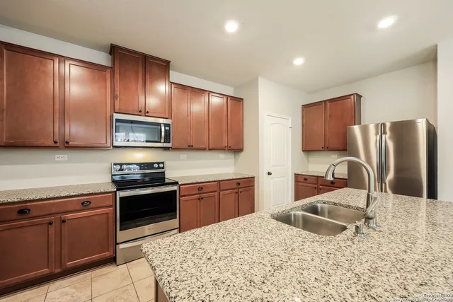 $2,700 | 5122 Roble Grande, San Antonio, TX 78261