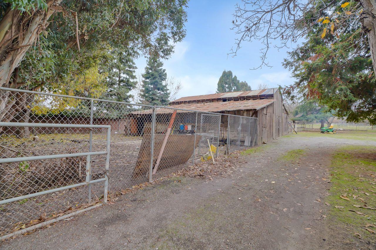 5885 Monterey Frontage Road, Unit A Gilroy, CA 95020 - Photo 30 of 49 front view of a house with a yard