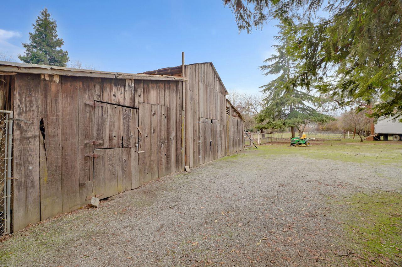 5885 Monterey Frontage Road, Unit A Gilroy, CA 95020 - Photo 31 of 49 a view of a backyard with large trees