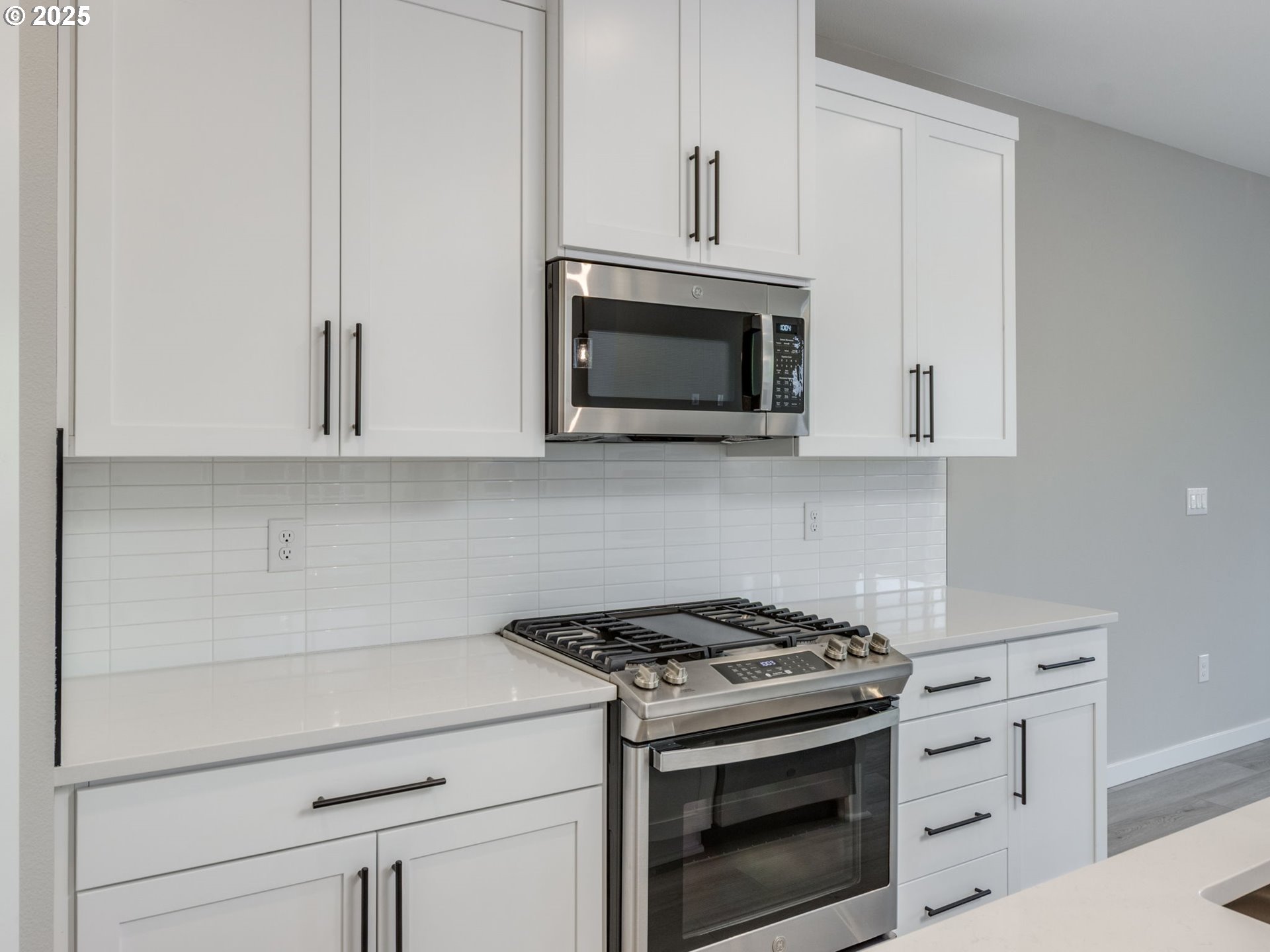 838 Northwest 178th Street Ridgefield, WA 98642 - Photo 6 of 33 a kitchen with white cabinets and appliances