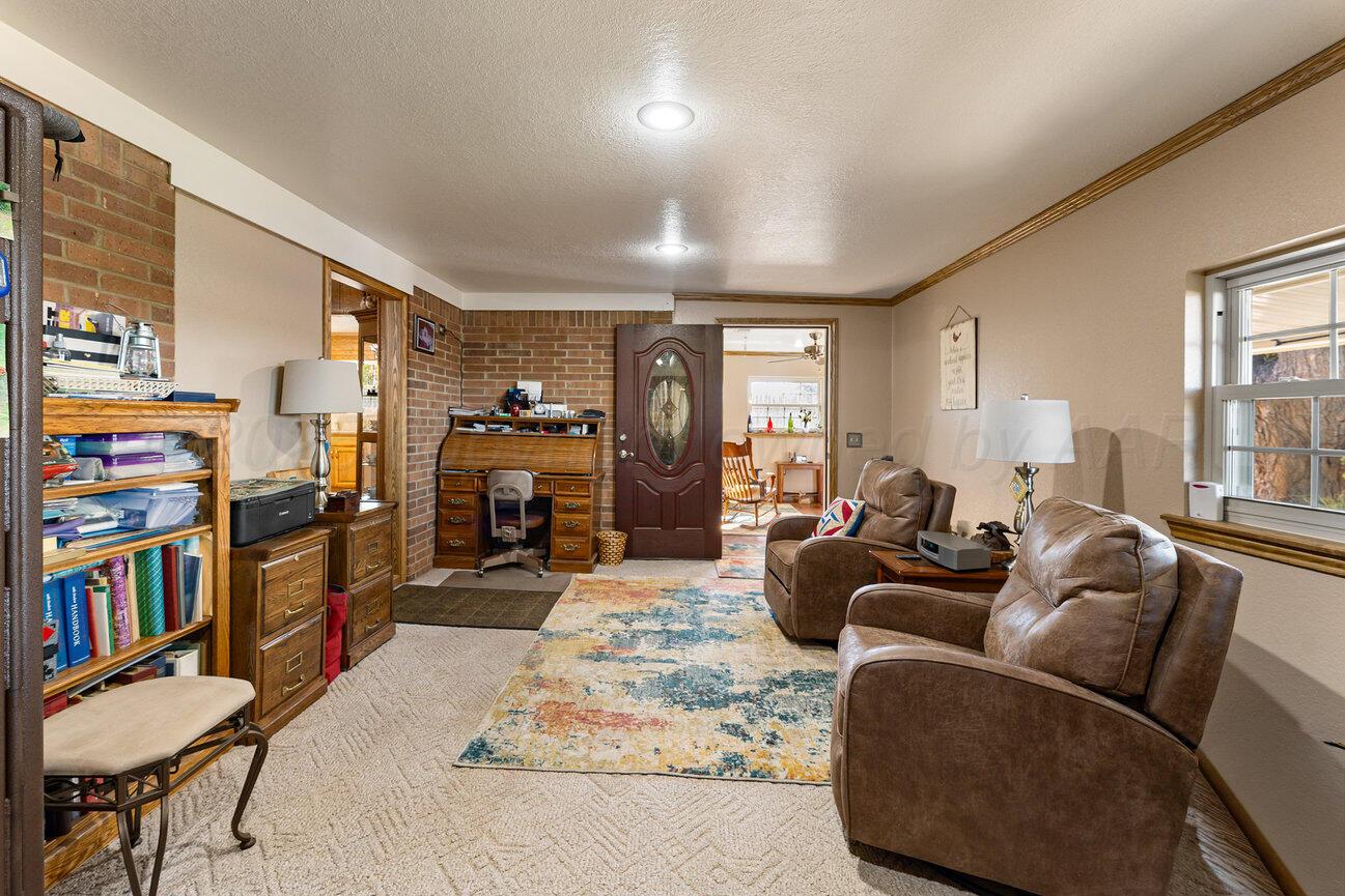 148 Buffalo Trail Fritch, TX 79036 - Photo 24 of 81 a living room with furniture and a flat screen tv
