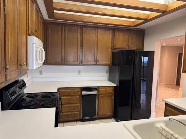 $2,000 | 2122 Reflection Bay Drive, Arlington, TX 76013
