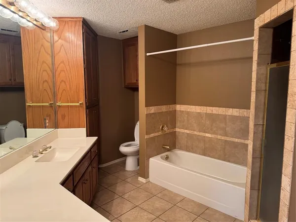 $2,000 | 2122 Reflection Bay Drive, Arlington, TX 76013