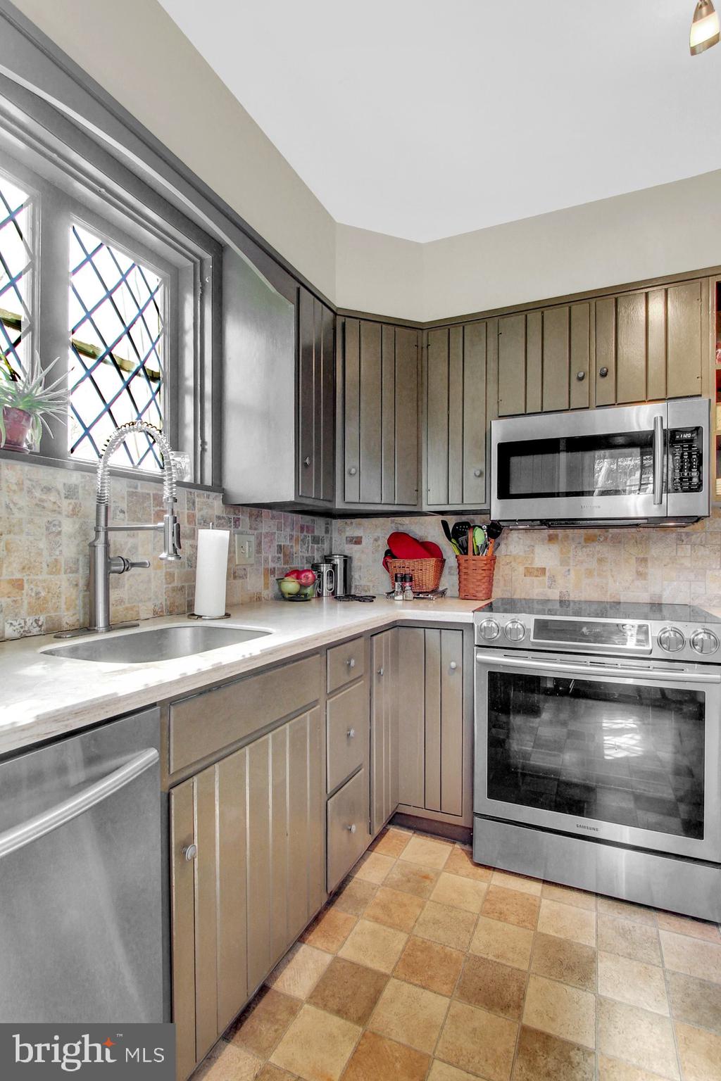 501 Sunset Road West Reading, PA 19611 - Photo 12 of 29