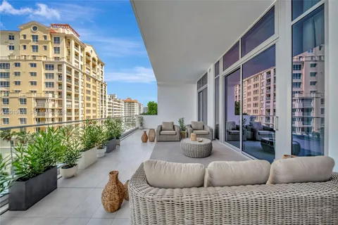 $2,000,000 | 153 North Seabreeze Boulevard, Unit 403, Fort Lauderdale, FL 33304