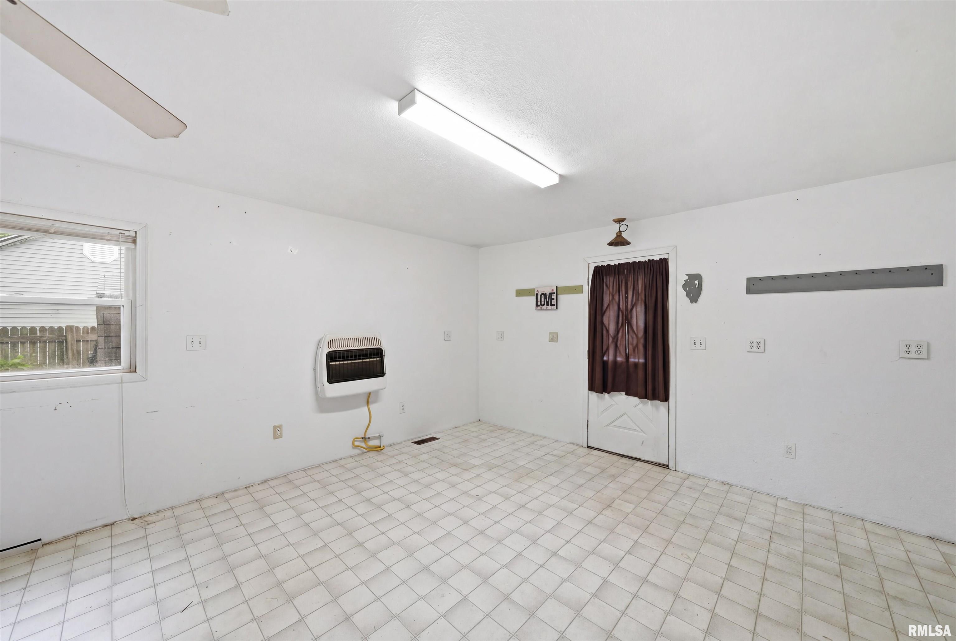 806 West 4th Street Delavan, IL 61734 - Photo 11 of 35
