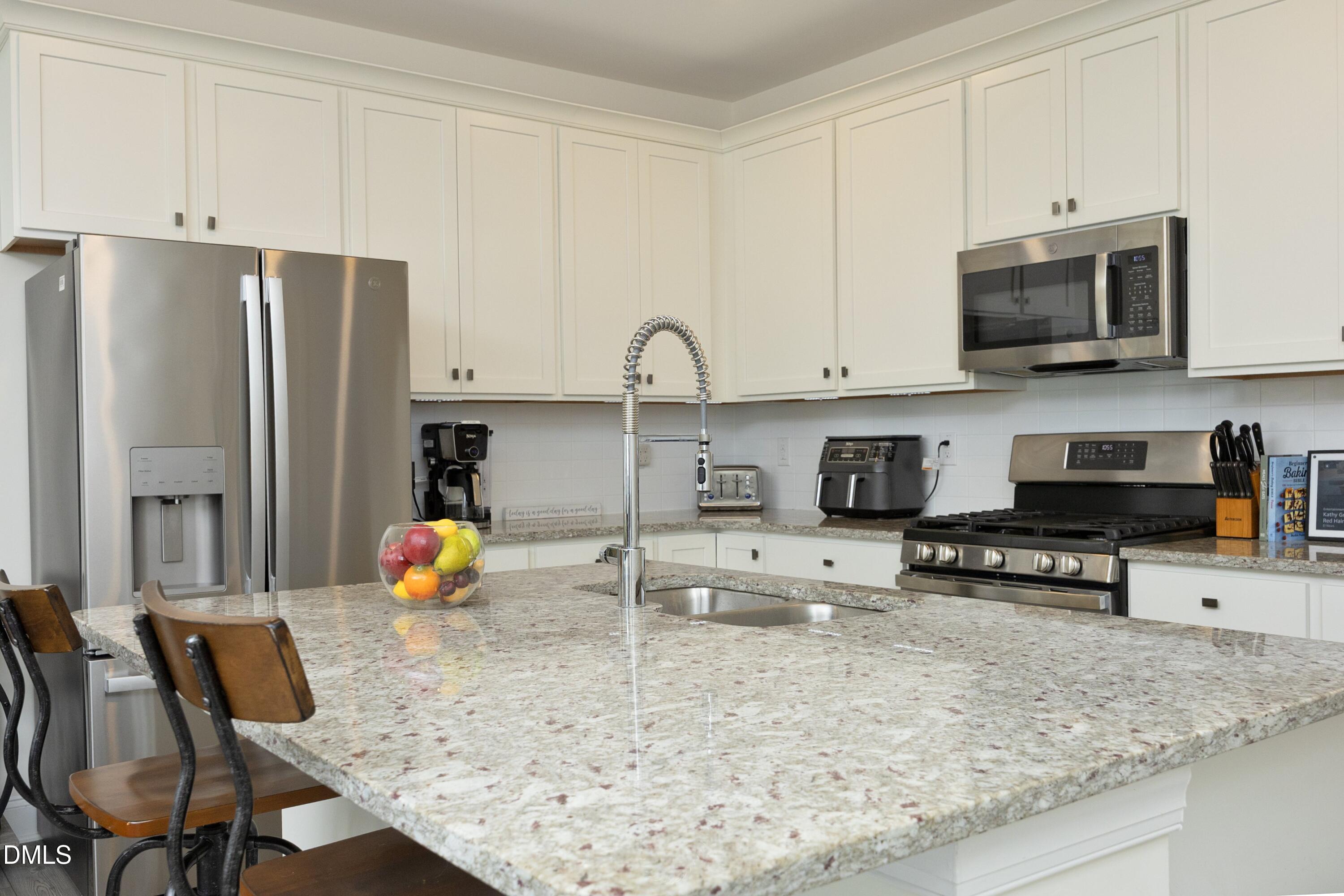 1002 Heartstone Way Durham, NC 27713 - Photo 7 of 34 09Kitchen