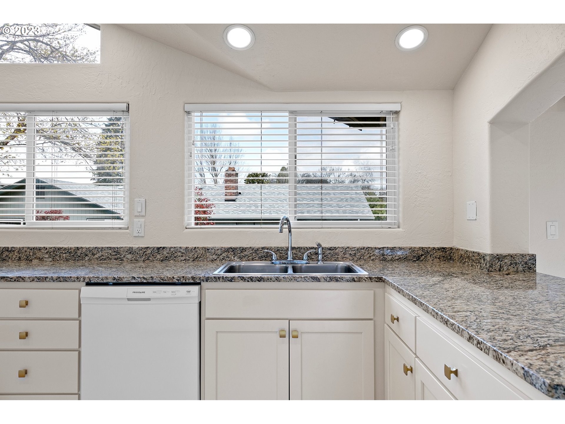 736 Edgemont Way Springfield, OR 97477 - Photo 13 of 44