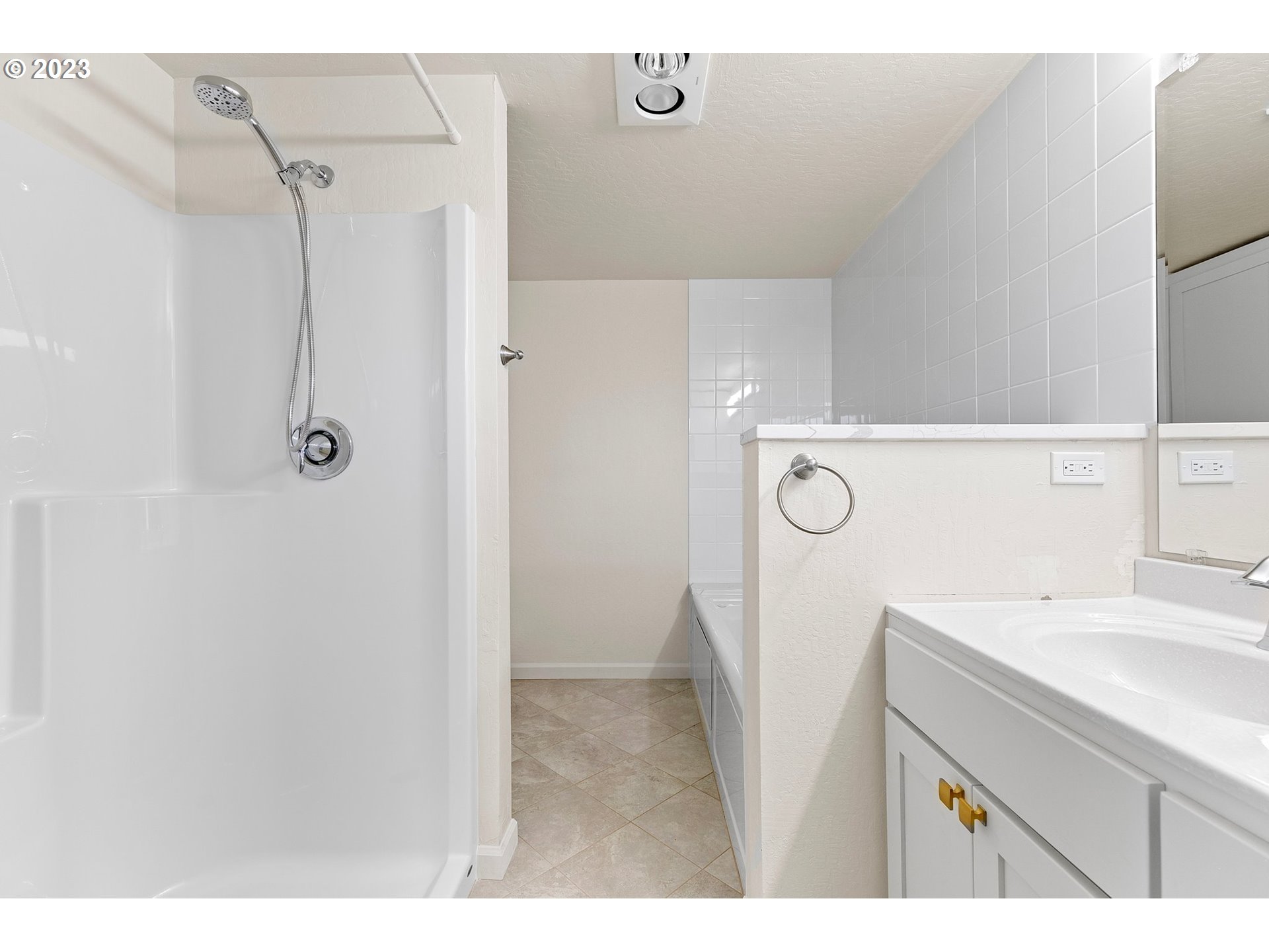 736 Edgemont Way Springfield, OR 97477 - Photo 32 of 44 Bathroom, Attached