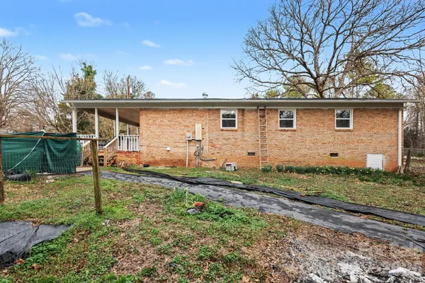 a front view of house with yard