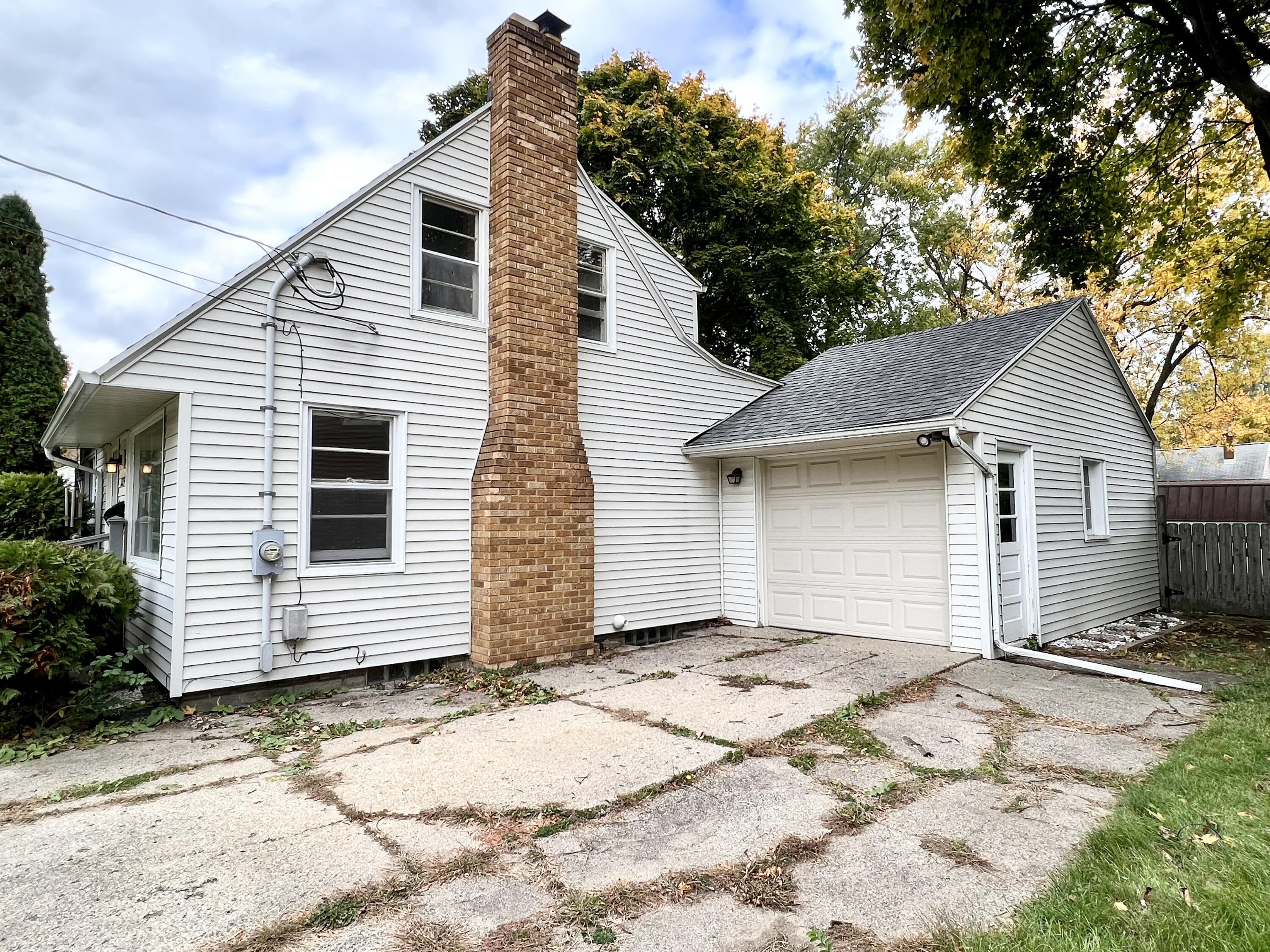 2223 Banbury Road Kalamazoo, MI 49001 - Photo 2 of 15 2