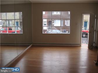 821 West Ritner Street Philadelphia, PA 19148 - Photo 2 of 8 Living Room