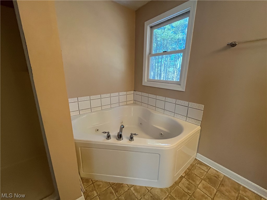 2819 Best Road Cambridge, OH 43725 - Photo 14 of 33 Jacuzzi tub in master