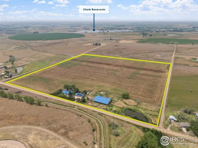 a view of an outdoor space