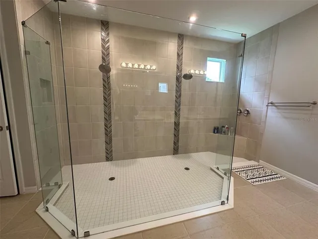 a view of empty room with window