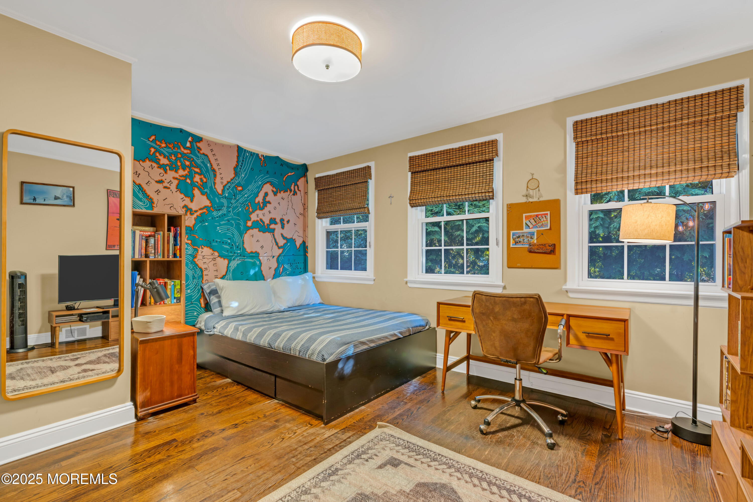 412 Brighton Avenue Spring Lake, NJ 07762 - Photo 23 of 56 a bedroom with a bed and a table