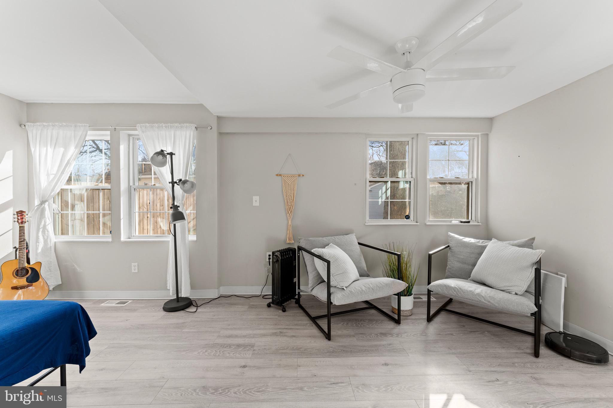 28 Queen Anne Road Glen Burnie, MD 21060 - Photo 24 of 47 a living room with furniture and a window