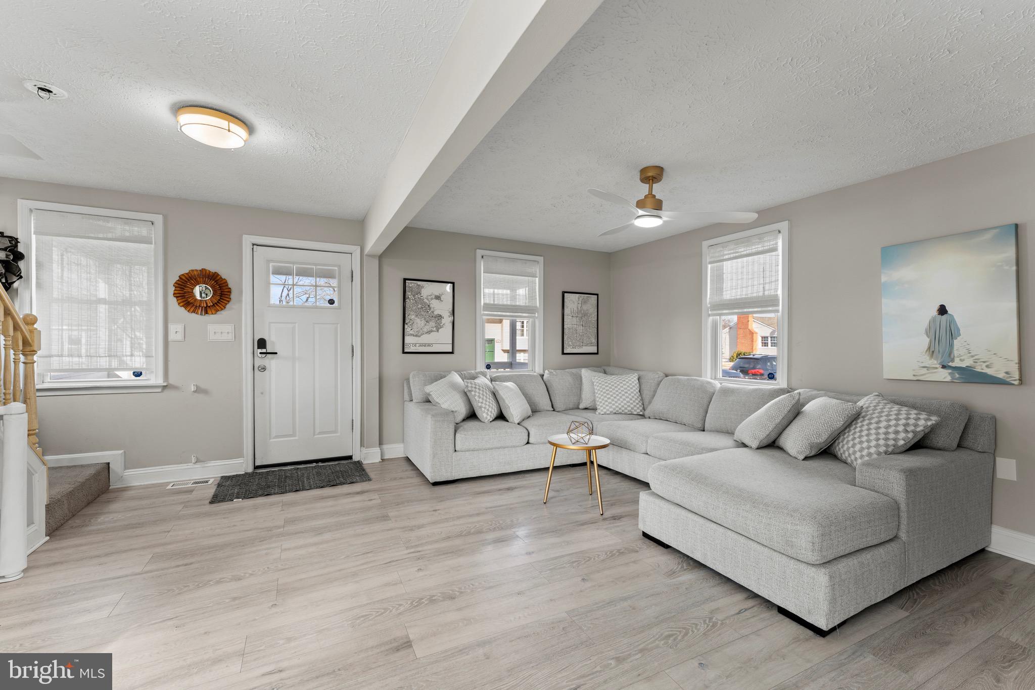 28 Queen Anne Road Glen Burnie, MD 21060 - Photo 4 of 47 a living room with furniture and a window