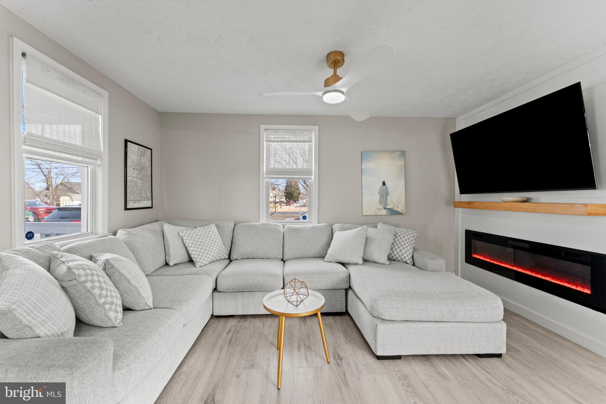 28 Queen Anne Road Glen Burnie, MD 21060 - Photo 5 of 47 a living room with furniture and a flat screen tv