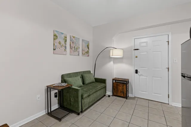 $2,650 | 24 Bee Street, Unit F, Charleston, SC 29403