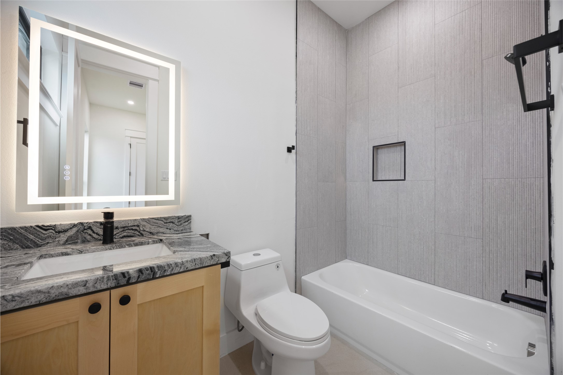 6330 Sidney Street Houston, TX 77021 - Photo 20 of 21 bathroom #3