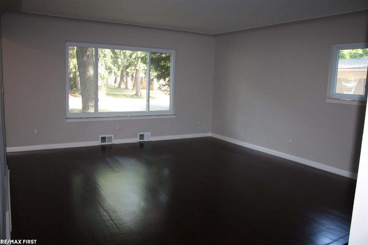 629 Quarter Street Rochester, MI 48307 - Photo 10 of 29